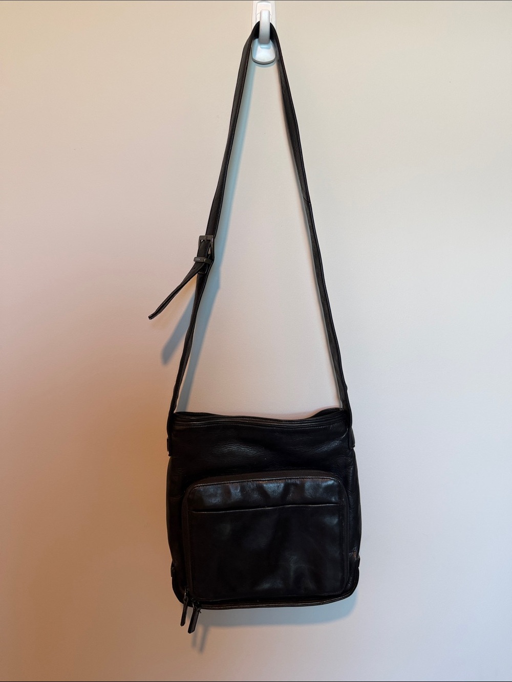 Perlina Black Leather Crossbody Bag